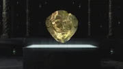 Jedes Detail der Totenmaske ist sorgfältig in die Oberfläche des Metalls eingearbeitet. Sie ist etwa 25 Zentimeter hoch, 17 Zentimeter breit und aus einer einzigen Goldplatte gefertigt.; Bildunterschrift: Jedes Detail der Totenmaske ist sorgfältig in die Oberfläche des Metalls eingearbeitet. Sie ist etwa 25 Zentimeter hoch, 17 Zentimeter breit und aus einer einzigen Goldplatte gefertigt.