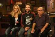 l-r: Dee Reynolds, Charlie Kelly, Frank Reynolds