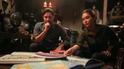Jessica Chobot und Phil Torres befragen einen Zeugen.