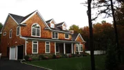 Der Gewinn von 20 Millionen Dollar stellt das Leben einer Familie auf den Kopf. Sie investieren in ihr Traumhaus und wissen genau, was wie wollen: David Bromstad reist in die Hamptons, um der Familie ihren Wunsch nach einem luxuriösen und riesigen Anwesen zu erfüllen.