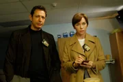 LAW & ORDER: CRIMINAL INTENT -- "Astoria Helen" Episode 8004 -- Pictured: (l-r) Jeff Goldblum as Detective Zach Nichols, Julianne Nicholson as Detective Megan Wheeler -- USA Network Photo: Will Hart