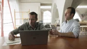 Steve McGarrett (Alex O'Loughlin, l.) steckt mitten in der Planung für seine und Danny Williams' (Scott Caan, r.) Bar, doch dann unterbricht sie ein außergewöhnlicher Fall ...