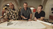 Steve McGarrett (Alex O'Loughlin, M.) und Danny Williams (Scott Caan, r.) haben Probleme mit ihrer Bar - nichts läuft nach Plan. Und dann taucht auch noch Kamekona (Taylor Wily, l.) auf und verlangt ihnen Einiges ab ...