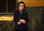 Linda Hunt (Henrietta "Hetty" Lange)