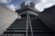 Das Royal National Theatre wurde von der Londoner Bevölkerung sowohl unter die zehn beliebtesten als auch unter die zehn meistgehassten Gebäude in London gewählt.