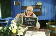 Wegen einer Erkältung hat Peter (Peter Lustig) keine Stimme mehr. Sogar zum berühmten "Abschalten" kann er nur noch schriftlich auffordern.