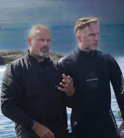 Tony Sampson (l.)