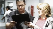 Ein Frauenmörder gibt Gil (William Petersen) und Catherine (Marg Helgenberger) Rätsel auf.