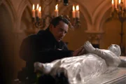 Nach dem Tod seiner geliebten Frau Jane, stürzt König Henry VIII (Jonathan Rhys Meyers) in eine tiefe Depression ...
