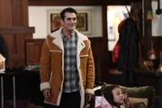 Phil Dunphy (Ty Burrell), Lily Tucker-Pritchett (Aubrey Anderson-Emmons)