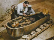 1922 entdeckt der britische Archäologe Howard Carter das Grab Tutanchamuns.