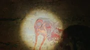 Satanische Symbole auf den Wänden der Burg.