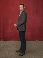 (4. Staffel) - Arbeitet mit Carrie zusammen, um den Terrorismus zu bekämpfen: Peter Quinn (Rupert Friend) ... (4. Staffel) - Arbeitet mit Carrie zusammen, um den Terrorismus zu bekämpfen: Peter Quinn (Rupert Friend) ...
