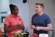 Gordon Ramsay (r.)