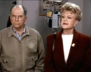 Jessica (Angela Lansbury) versucht Ben (Gerald S. O'Loughlin) zu entlasten, der des Mordes an seinem Chef beschuldigt wird.