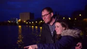 Jon und Maria aus Upstate New York sind gerade mit dem College fertig geworden und wollen eine Weile in Europa leben, bevor sie sich feste Jobs suchen. Ihre Wahl fällt auf Madrid, da beide Spanien lieben und sie dort an einer Sprachschule unterrichten können. Die zwei haben noch nie zusammengewohnt, und Marie hat Bedenken, ob alles gut gehen wird. Obwohl es in Madrid vergleichsweise moderate Wohnungspreise gibt, ist ihr Budget schmal bemessen. Trotzdem hoffen sie, für 1.400 Dollar eine zentral gelegene 3-Zimmer-Wohnung mit hohen Decken, schöner, großer Küche und spanischem Charme zu bekommen. Doch ihr Makler holt sie schnell in die Realität zurück.