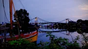 Die Kaiser-Wilhelm-Brücke in Wilhelmshaven ist Europas älteste und zeitgleich größte Drehbrücke, die sogar beide Weltkriege überstand.