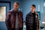 John Diggle (David Ramsey, l.) und Rene Ramirez (Rick Gonzalez)