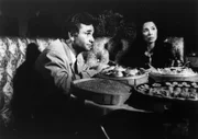 Columbo (Peter Falk, l.); Miss Choy (France Nuyen, r.)