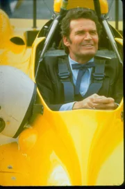 Nach fünf langen Jahren unschuldig in Haft beginnt James Scott 'Jim' Rockford (James Garner) ein neues Leben als Privatdetektiv. Um seine schwierige finanzielle Situation in den Griff zu kriegen, nimmt er für wenig Geld auch die aussichtslosesten Fälle an und gerät so immer wieder in haarsträubende Situationen ...