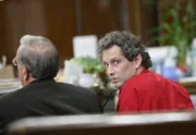 Hat er seine Frau ermordet? Computerprogrammierer Hans Reiser (r.) aus Oakland/USA wird verdächtigt, seine russische Exfrau Nina Sharanova getötet zu haben ...