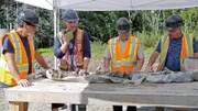 L - R: Rick Lagina (l.), Charles Barkhouse (2.v.r.), Terry Matheson (r.)