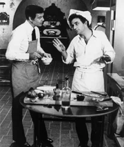 Paul Gerard (Louis Jourdan, l.); Columbo (Peter Falk, r.)