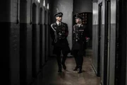 L-R: Reinhard Heydrich (Daniel Chapple) und Heinrich Himmler (Darsteller unbekannt).