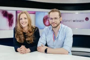 Die Moderatoren Carolin Matzko und Rainer Maria Jilg.