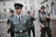 Reinhard Heydrich (Daniel Chapple, vorne)