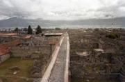 Die dreiteilige Reihe über ein ehrgeiziges neues Grabungsprojekt in Pompeji rekonstruiert, wie das Leben vor dem Ausbruch des Vesuvs ausgesehen haben könnte.