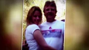 Als Whitney den älteren Timothy Pate kennenlernt ist ihr Glück zum Greifen nah. Sie bewundert ihn und das Paar wirkt glücklich.
