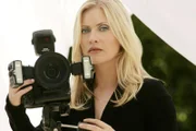 Am Pool des Woolrich Hotels wird während einer Sonnenfinsternis Ronnie Temple ermordet. Calleigh (Emily Procter) versucht die Spuren zu sichern, um dem Mörder auf die Spur zu kommen.