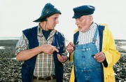 Der Fischer (Joachim Lautenbach, l.) erklärt Peter Lustig (Peter Lustig, r.), dass Miesmuscheln auch Perlen enthalten können.