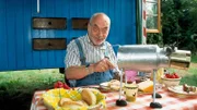 Weil es keine Minikuh zu kaufen gibt, hat Peter (Peter Lustig) sich eine gebaut.