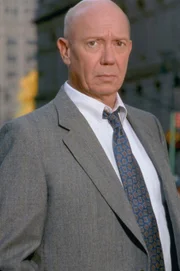 Capt. Cragen (Dann Florek)