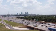 Die Interstate 35 verläuft vom Norden nach Süden Texas, durch die Städte Dallas und San Antonio. Viele Menschen sind dazu gezwungen die Autobahn zu nutzen, um zur Arbeit zu fahren. Andere begeben sich freiwillig in Gefahr und nutzen die Straße für gefährliche Hobbies wie Autorennen.