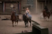 In the middle: Dolores Abernathy (Evan Rachel Wood)