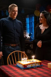 l-r:  Harry Vanderspeigle (Alan Tudyk), Asta Twelvetrees (Sara Tomko)