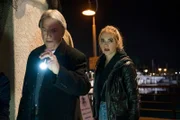Gehen einem Drogenschmuggel im zivilen Hafen von Norfolk auf den Grund: Gibbs (Mark Harmon, l.) und Bishop (Emily Wickersham, r.) ...