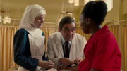 L-R: Sister Hilda (Fenella Woolgar), Dr. Patrick Turner (Stephen McGann) und Flora Aidoo (Jessica Kaliisa)