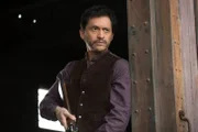 Lawrence (Clifton Collins Jr.).