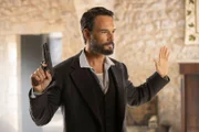 Hector Escaton (Rodrigo Santoro)