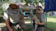 In Hereford wurden am Straßenrand zwei Tierkadaver entdeckt. Waren dort Wilderer am Werk? Bei seinen Ermittlungen hofft Matt Marschall auf Hinweise aus der Bevölkerung. Kegan Gould und Mike Hickerson retten im Webb County unterdessen einen verletzten Pelikan, der sich in einer Plastikleine verfangen hat. Und Benny Richards fordert im 'Lone Star State' Unterstützung an, bevor er einen Schlangenzüchter besucht. Der Mann soll angeblich illegalen Handel mit Reptilien betreiben. Die Jagdaufseher wissen nicht, was sie im Haus des Verdächtigen erwartet.