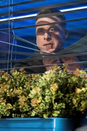 RESIDENT ALIEN -- "Family Day" Episode 205 -- Pictured: Alan Tudyk as Harry Vanderspeigle -- (Photo by: James Dittiger/SYFY)