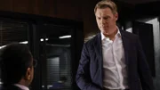 Harold Cooper (Harry Lennix, l.) und Donald Ressler (Diego Klattenhoff, r.)