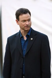Detective Mac Taylor (Gary Sinise) ermittelt in einem Mordfall, bei dem ein Mann am Tag seiner Hochzeit umgebracht wird. Zunächst ist nicht klar, woran der Mann gestorben ist. Detective Mac Taylor (Gary Sinise) ermittelt in einem Mordfall, bei dem ein Mann am Tag seiner Hochzeit umgebracht wird. Zunächst ist nicht klar, woran der Mann gestorben ist.