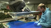 Die Copacabana braucht Wasser und das wird im Wunderland von den Modellbauern mit flüssigem Kunstharz gegossen.