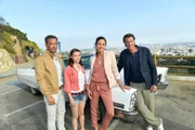 "Das Traumschiff: Los Angeles" mit Ralf (Jan Sosniok, l.), Sophie (Janina Fautz, 2.v.l.), Clara (Ellenie Salvo Gonzales, 2.v.r.) und Christoph (Herbert Ulrich, r.).