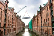 presse-bruecke-einheben